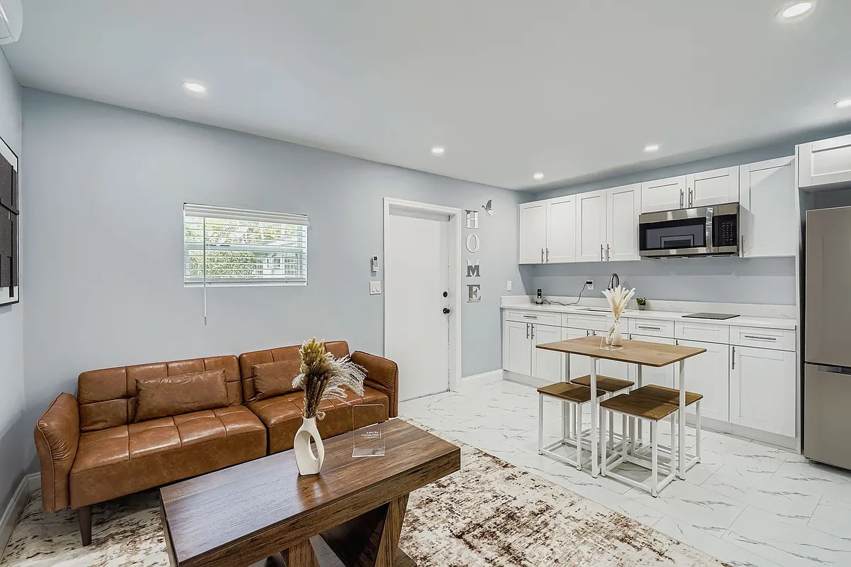 Building Photo - Brisa Apartment Homes