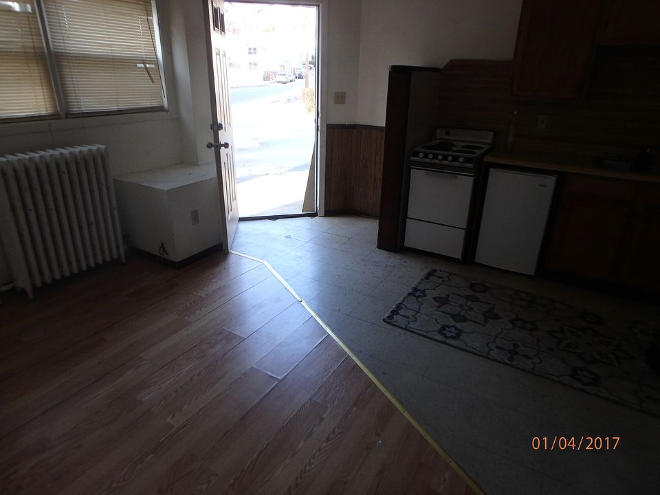 2nd image of 158 Boyden St APT 3
