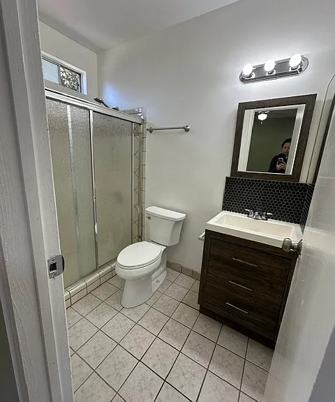 917 E 6th St #B — Photo 7