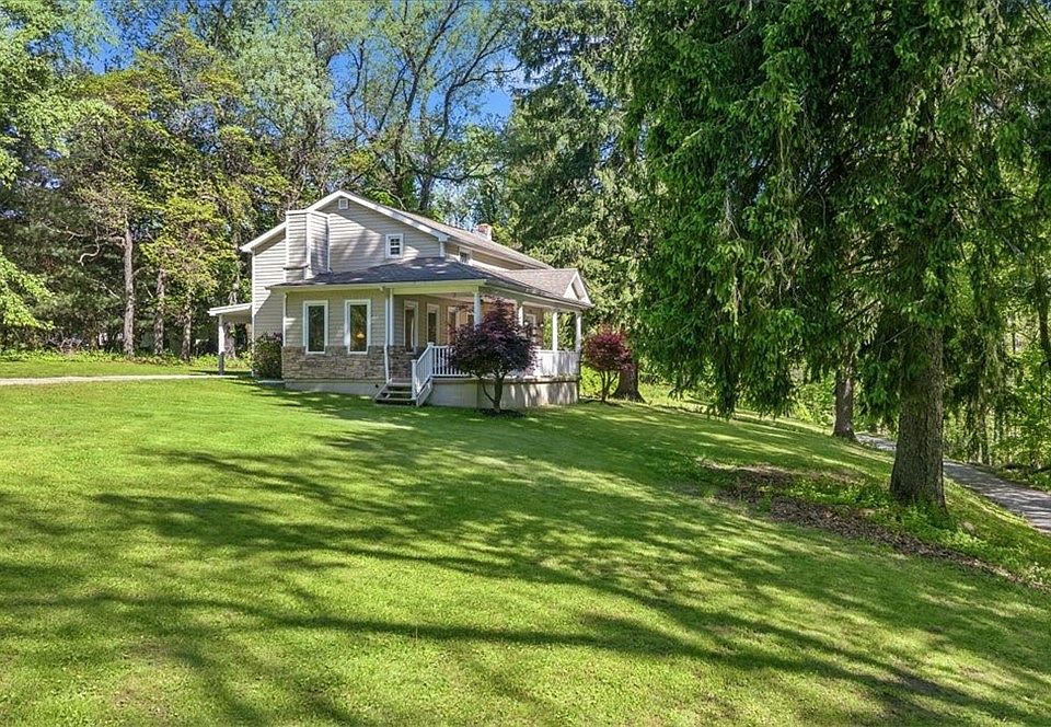 1st image of 746 Crawford Rd