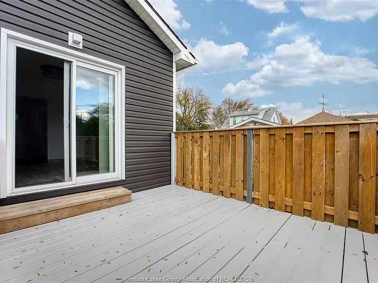 2226 Mercer St — Photo 32