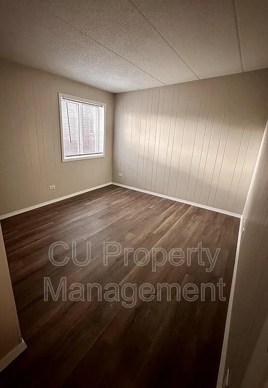 2 bed, 1.0 bath, $875 — Photo 2