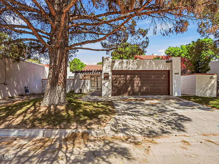 5205 Valley Spring Way — Photo 2