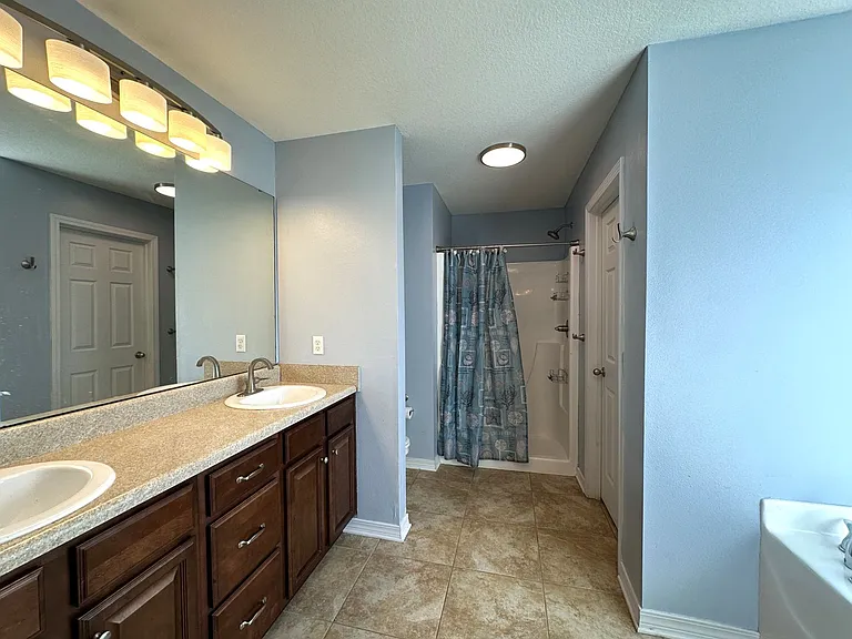 417 Eisenhower Dr — Photo 12