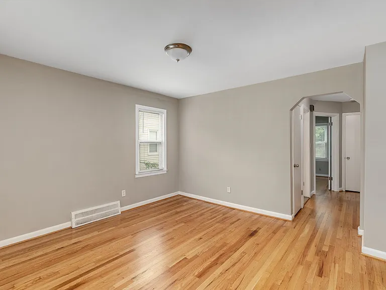 912 N Edison Ave — Photo 9