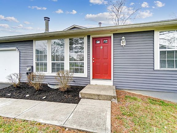 4th image of 8142 Clovehitch Ct