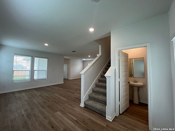 3rd image of 501 Jean St