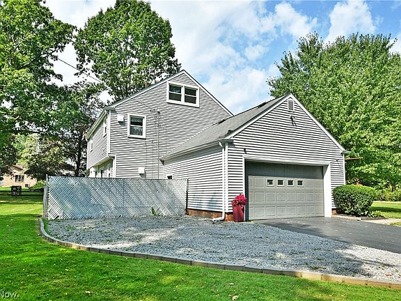 3rd image of 825 Ravine Dr