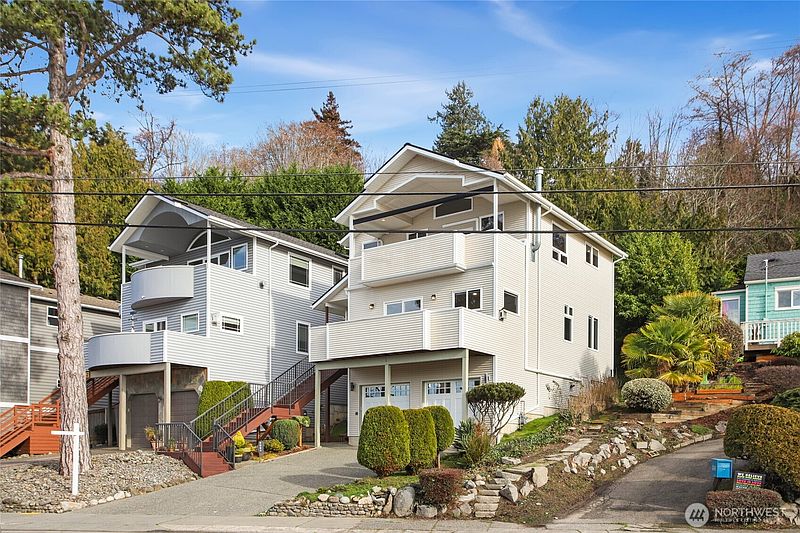 5th image of 5064 Beach Drive SW