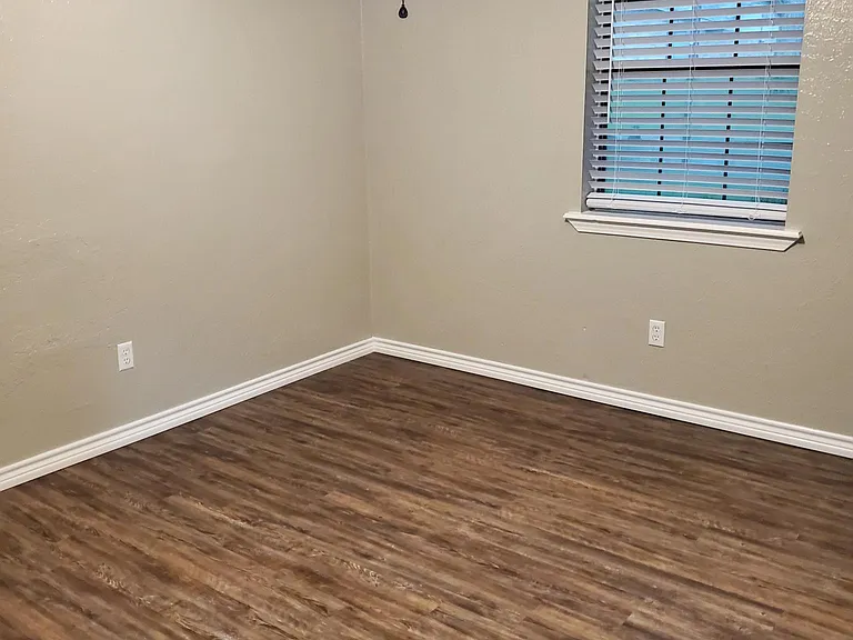1307 America Dr — Photo 10