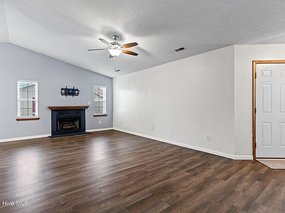 5th image of 103 Nicole Ct