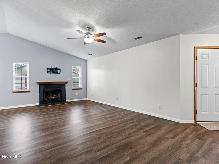 103 Nicole Ct — Photo 5