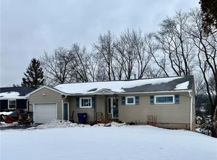 202 Barrington Rd, Syracuse, NY 13214