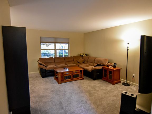 3rd image of 525 Belmont Dr