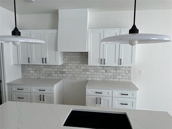 3rd image of 670 Belmont Blvd