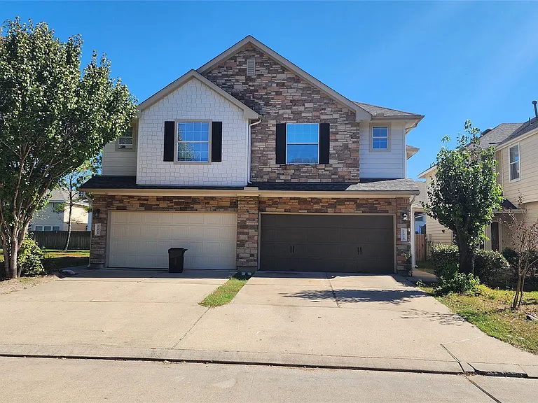 11428 Hackmatack Way — Photo 1