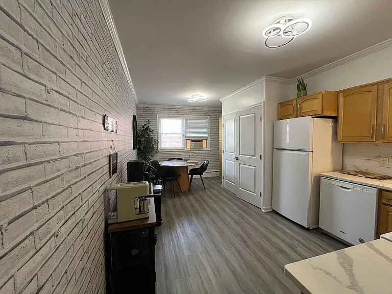 2112 S 3rd St — Photo 3
