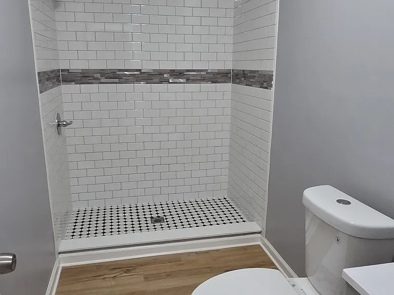 301 W 3rd St #9 — Photo 11