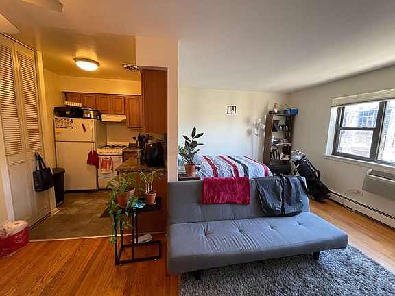 2nd image of 3162 N Cambridge Ave #3160-406