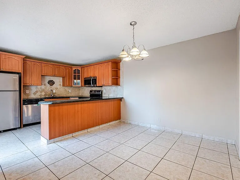 941 Springdale Cir — Photo 5