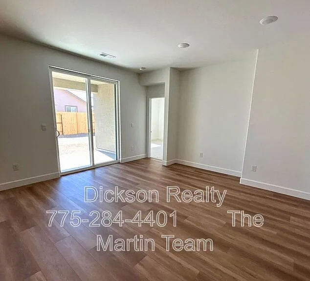 3247 Eleanor Way — Photo 4