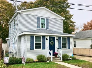 90 Fuller St, Warwick, RI 02889
