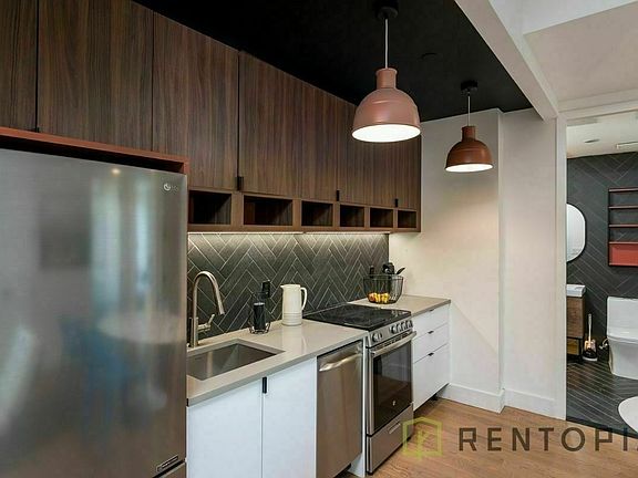 3rd image of 824 Lexington Ave #533