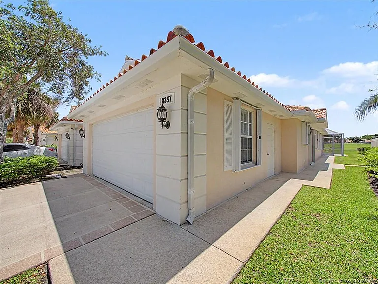 8357 SE Double Tree Dr — Photo 2