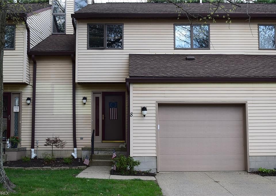 1st image of 8 Greenwood Dr