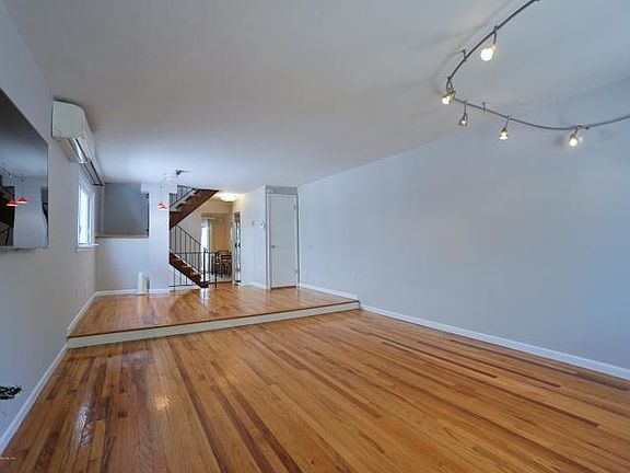 3rd image of 53 Blueberry Ln