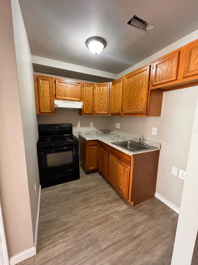 1020 Bennett Pl — Photo 3