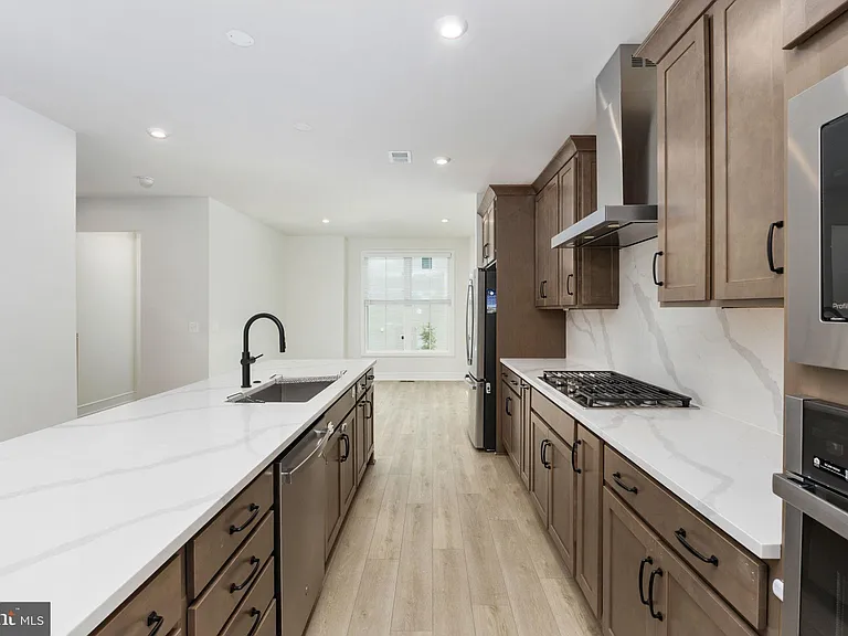 42086 Picasso Sq — Photo 4