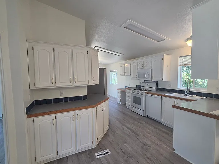19102 Barron Ranch Rd — Photo 4