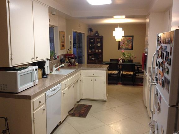 5th image of 590 Stanton Dr