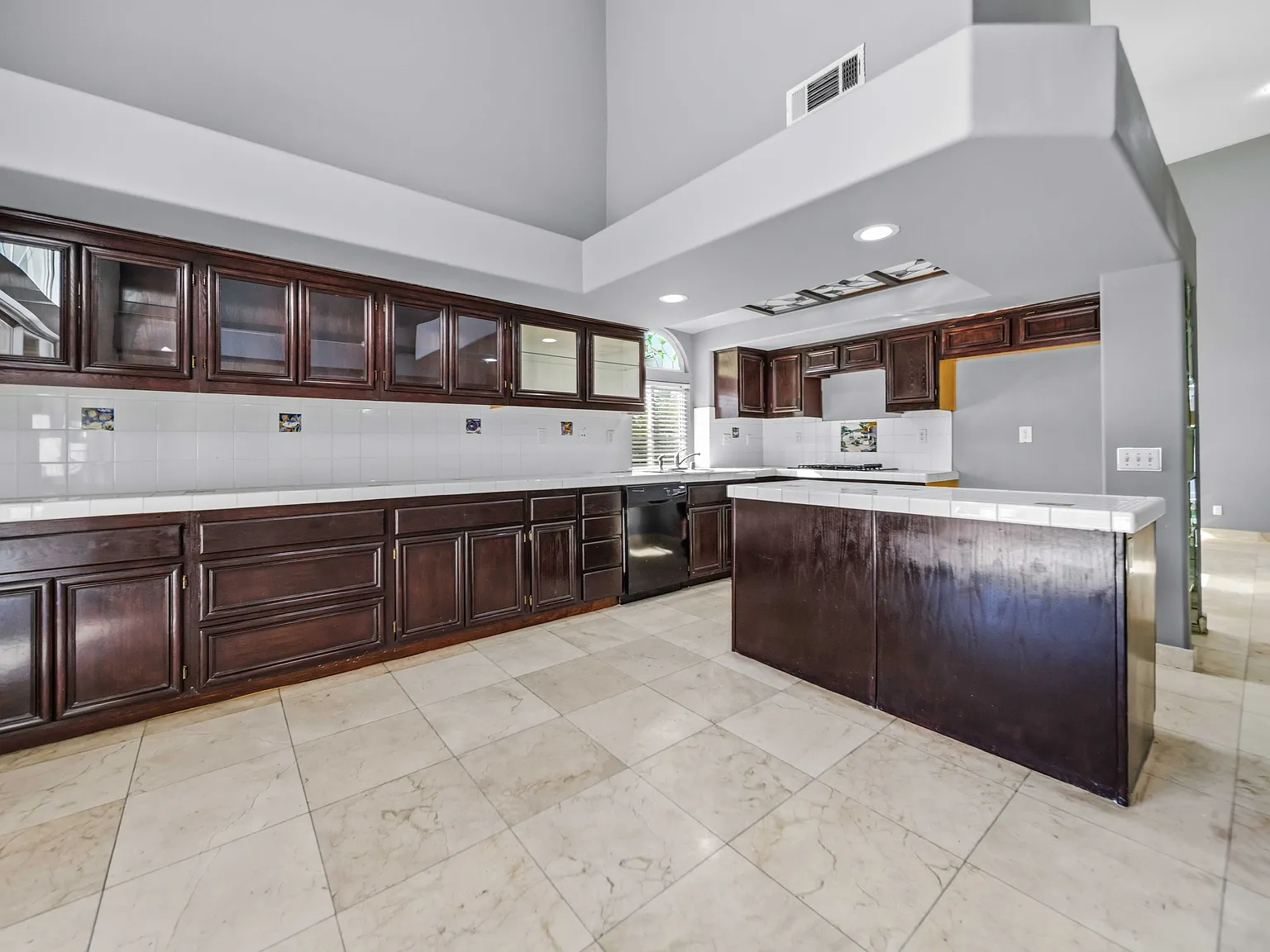 3 bed, 1807 sqft, $3,375 — Photo 3