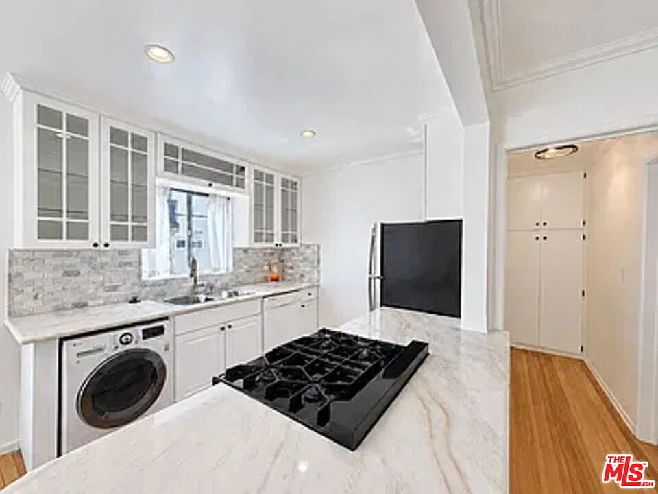 1 bed, 1.0 bath, 700 sqft, $4,000 — Photo 4
