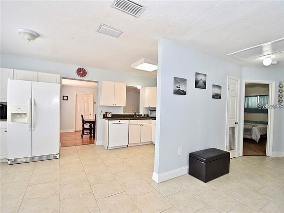 3rd image of 8701 Magnolia Dr