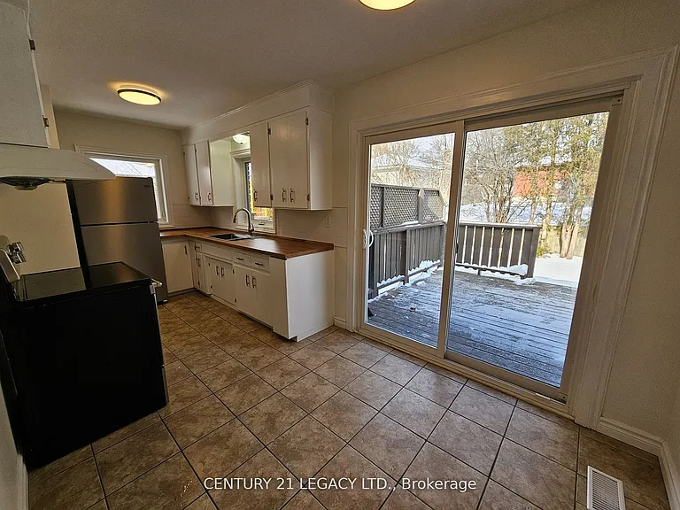 224 River Rd E — Photo 24