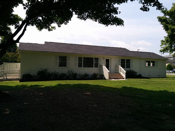 2nd image of 3223 Meadowrun Ln