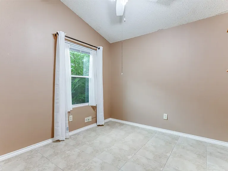 4617 Feathercrest Dr — Photo 4