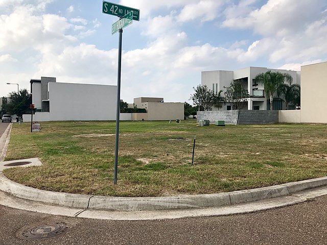 1st image of 2326 S 42nd Ln