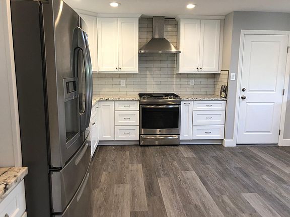 5th image of 1570 Lochinvar Ave