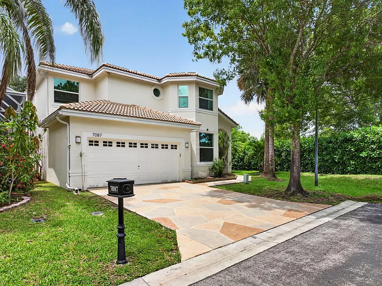 7087 NW 78th Pl — Photo 44