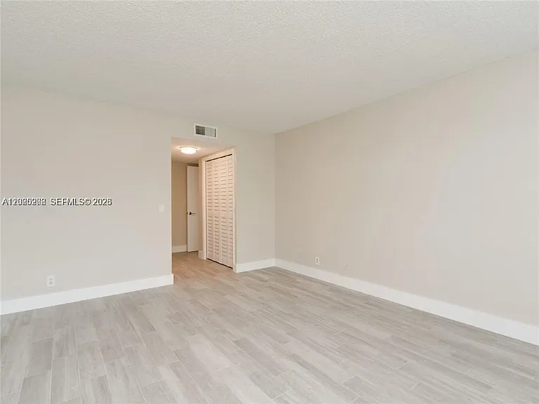 436 Lakeview Dr #203 — Photo 11