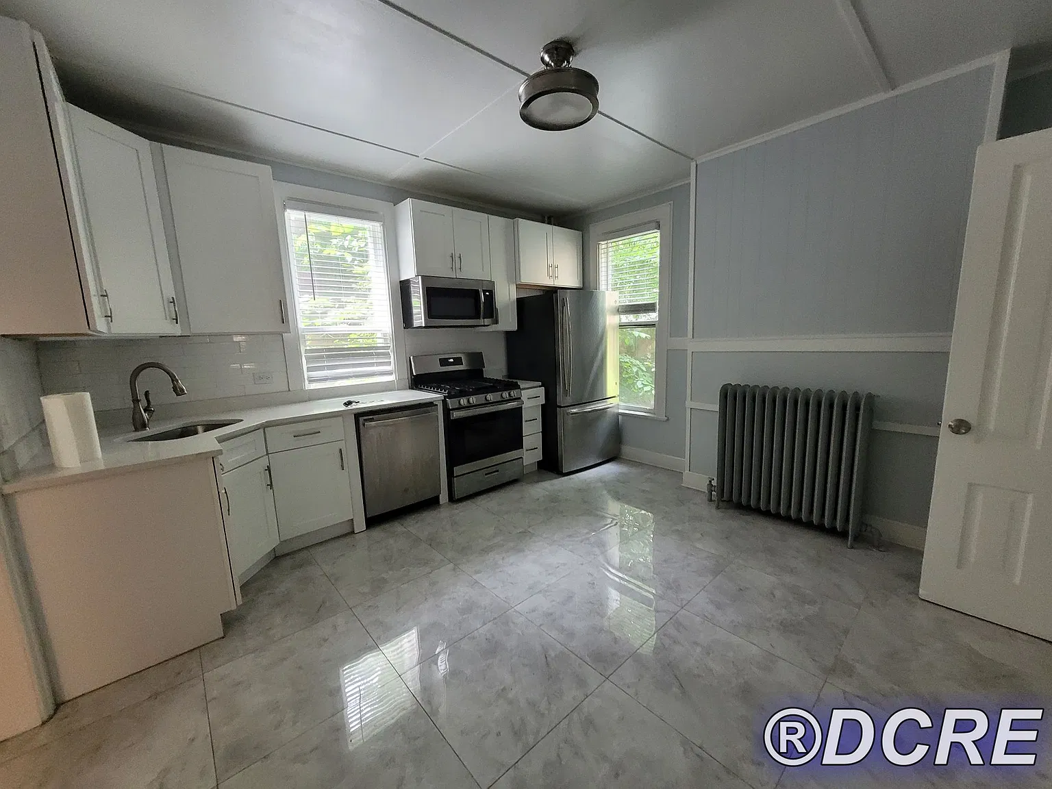 3 bed, 2150 sqft, $4,295 — Photo 3
