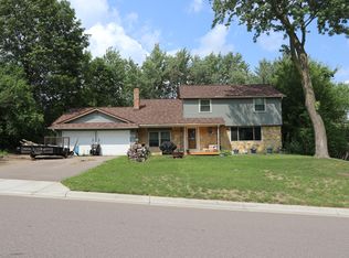 345 Walnut Ln, Apple Valley, MN 55124