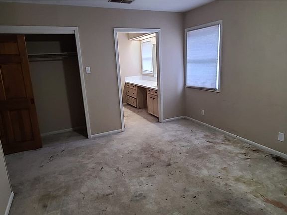 5th image of 301 Woodglenn Dr