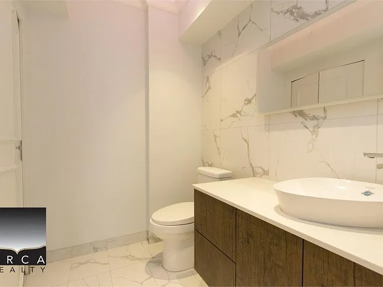 1500 Alberni St #18B — Photo 9