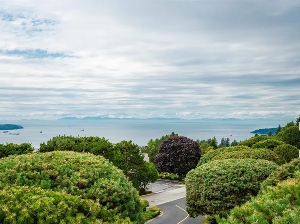 2278 Folkestone Way #1, West Vancouver, BC V7S 2X7