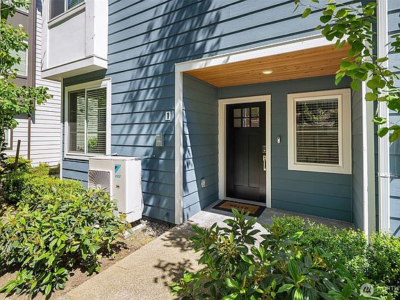 5th image of 18829 67th Drive NE #1